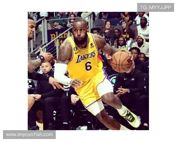 詹姆斯历史性成就达成成为首位4万分1万板1万助的篮球传奇